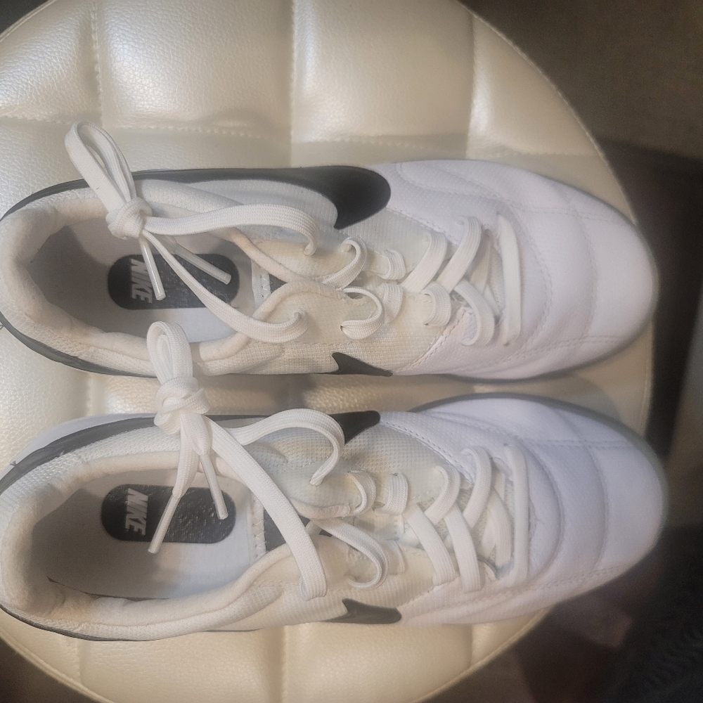 Sneakers - Picture 6 of 6
